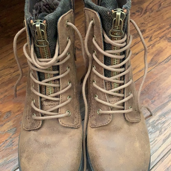 White Mountain Boots - Picture 2 of 5